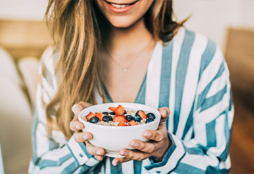 Woman eating healthy to build a healthier life